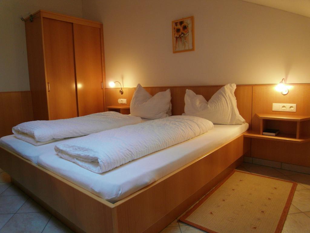 Weinhotel Kirchenwirt Gols Quarto foto